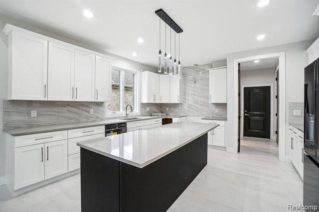 20249 Beacon Way, Northville, MI 48167