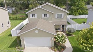 60 Fountain Park Drive, Waterford, MI 48327