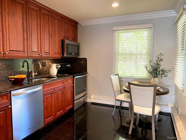 82 Park Avenue 4, Amityville, NY 11701