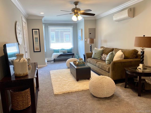 82 Park Avenue 4, Amityville, NY 11701