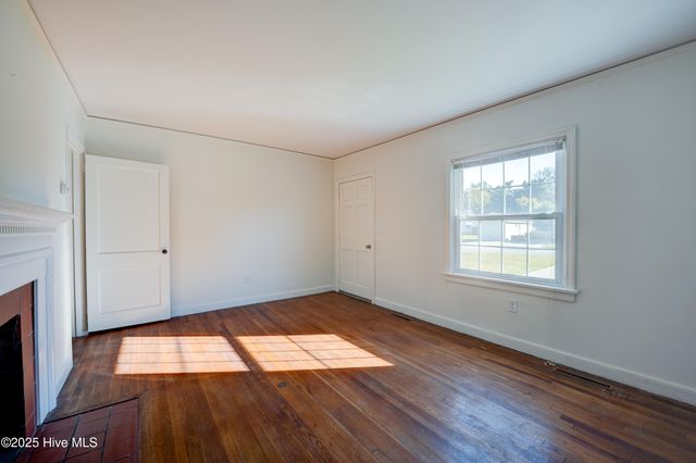 1612 Queen Anne Lane, New Bern, NC 28560