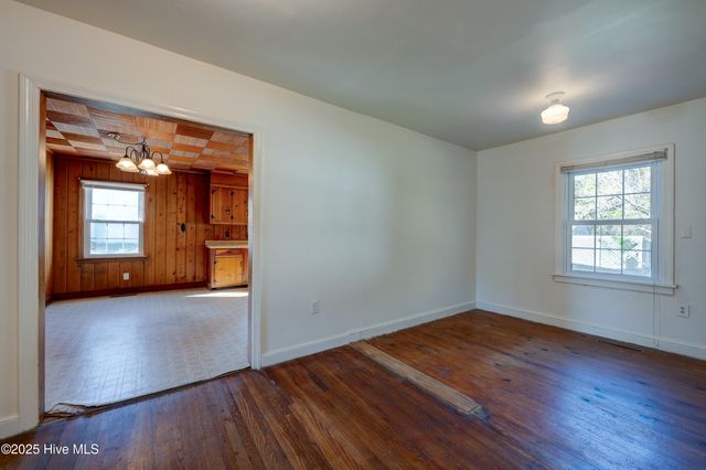 1612 Queen Anne Lane, New Bern, NC 28560