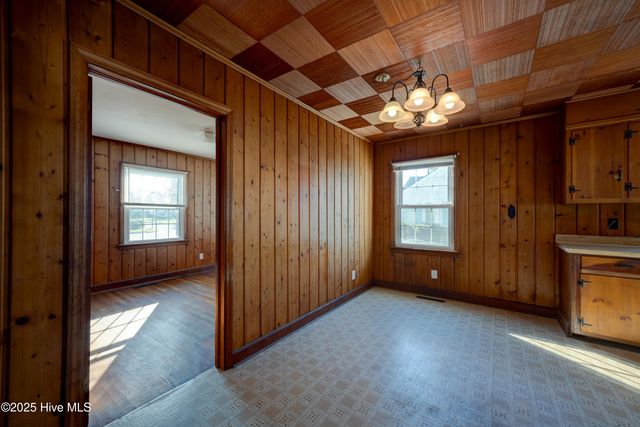 1612 Queen Anne Lane, New Bern, NC 28560