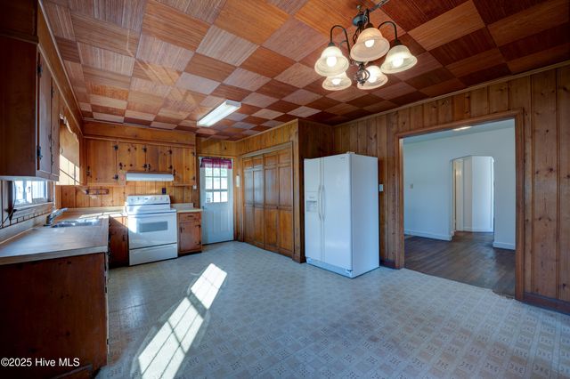 1612 Queen Anne Lane, New Bern, NC 28560