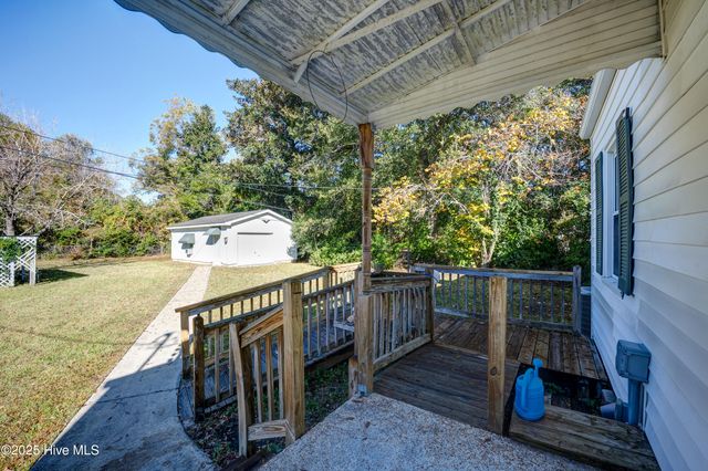 1612 Queen Anne Lane, New Bern, NC 28560