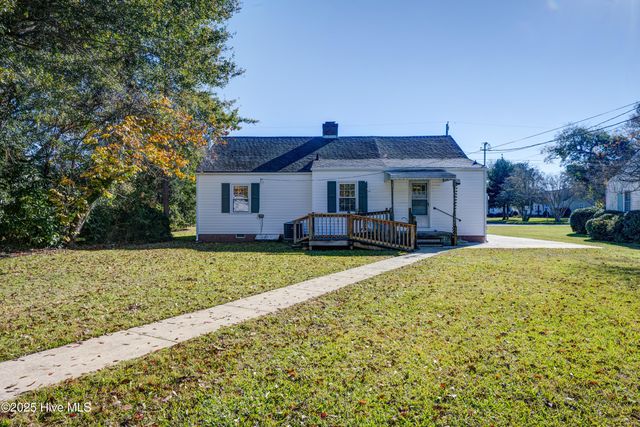 1612 Queen Anne Lane, New Bern, NC 28560