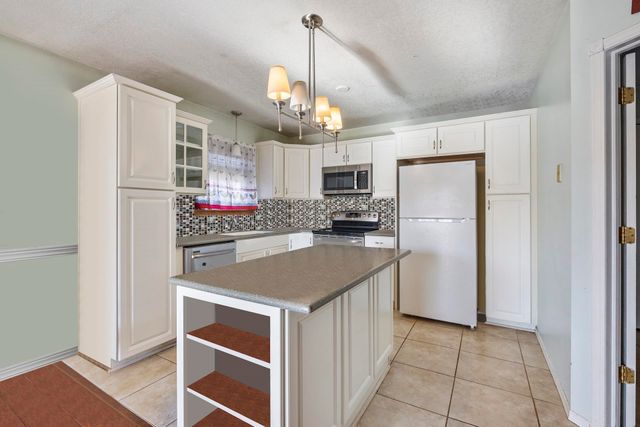 721 High Plains Cir, Maize, KS 67101