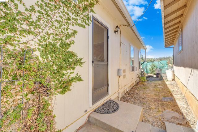 18410 Oak St, Tuolumne, CA 95379