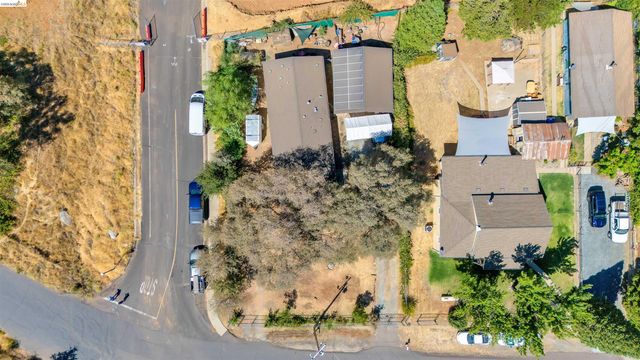 18410 Oak St, Tuolumne, CA 95379