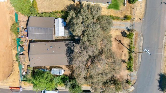 18410 Oak St, Tuolumne, CA 95379