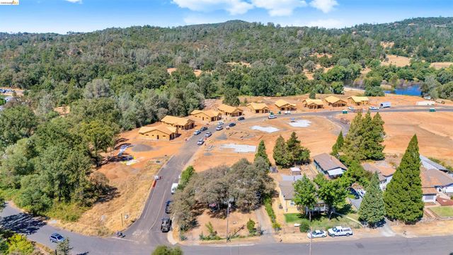 18410 Oak St, Tuolumne, CA 95379