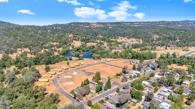 18410 Oak St, Tuolumne, CA 95379