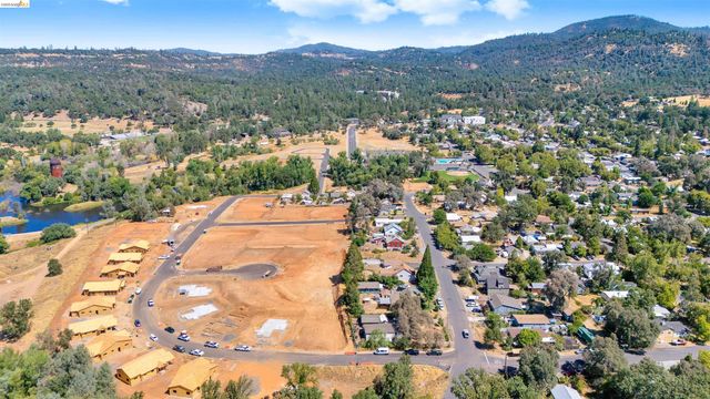 18410 Oak St, Tuolumne, CA 95379