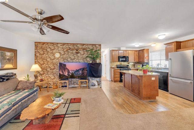 18410 Oak St, Tuolumne, CA 95379