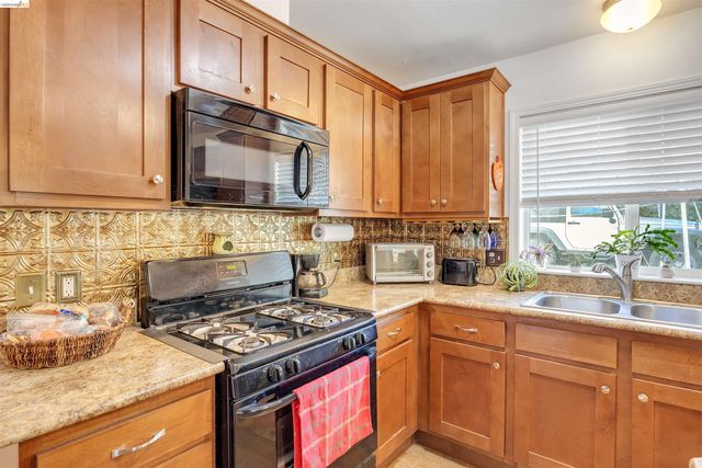 18410 Oak St, Tuolumne, CA 95379