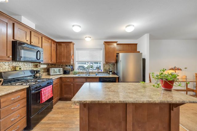 18410 Oak St, Tuolumne, CA 95379