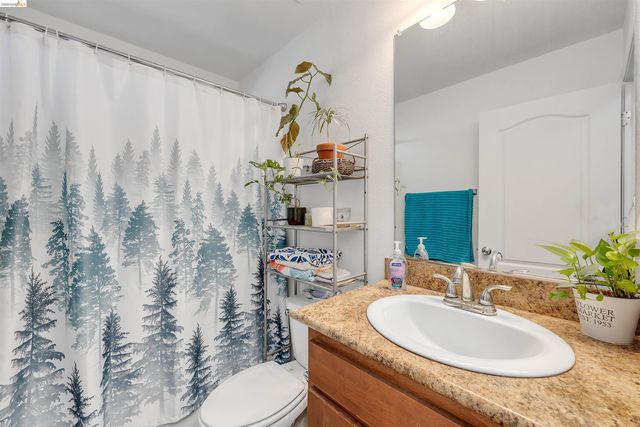 18410 Oak St, Tuolumne, CA 95379