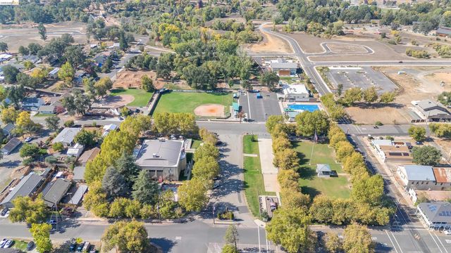18410 Oak St, Tuolumne, CA 95379
