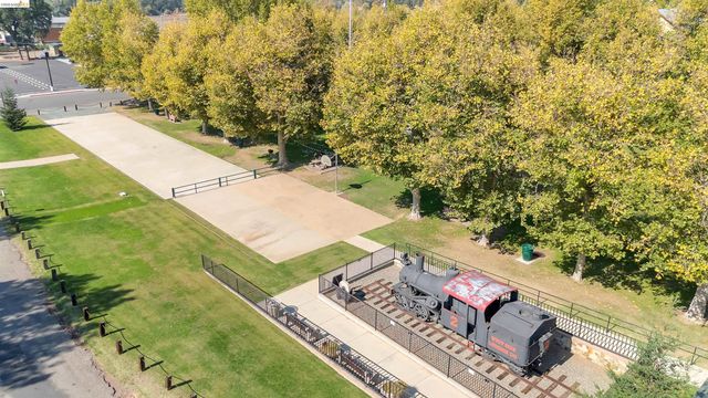 18410 Oak St, Tuolumne, CA 95379