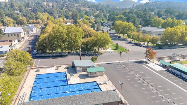 18410 Oak St, Tuolumne, CA 95379