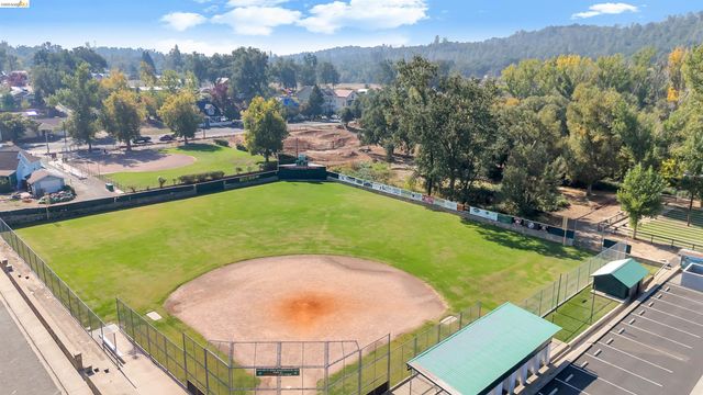 18410 Oak St, Tuolumne, CA 95379