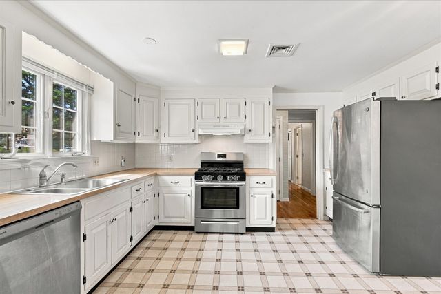 109 Greenland Cir, Dennis, MA 02660