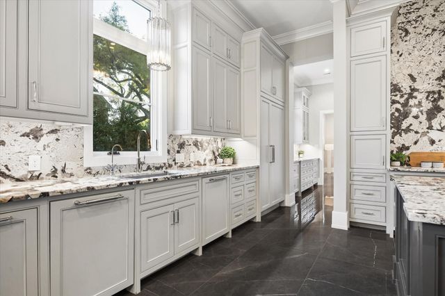 3851 Chevy Chase Drive, Houston, TX 77019