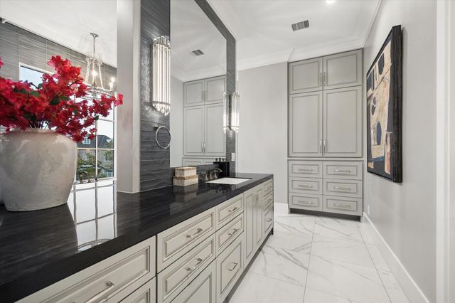 3851 Chevy Chase Drive, Houston, TX 77019