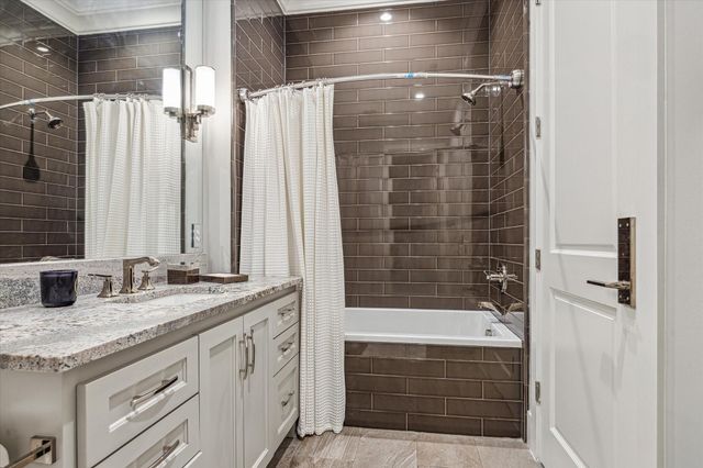 3851 Chevy Chase Drive, Houston, TX 77019