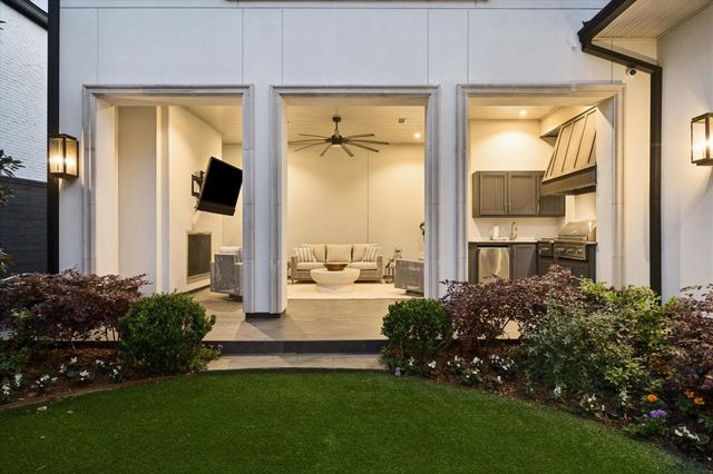 3851 Chevy Chase Drive, Houston, TX 77019