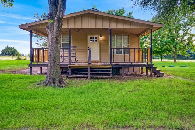 1982 County Road 1415, Bonham, TX 75418