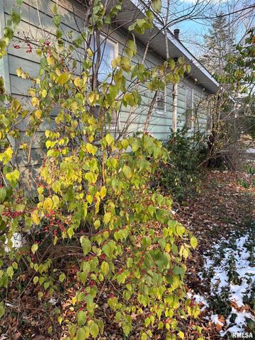 209 N Duquoin Street, Benton, IL 62812