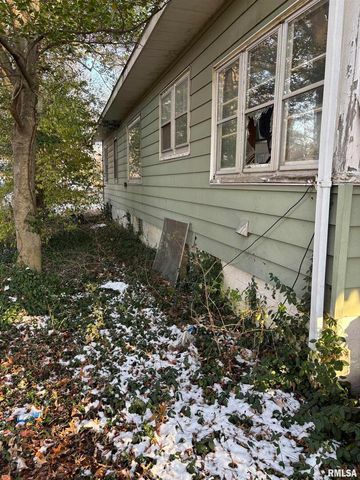 209 N Duquoin Street, Benton, IL 62812