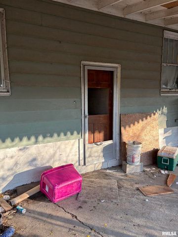 209 N Duquoin Street, Benton, IL 62812