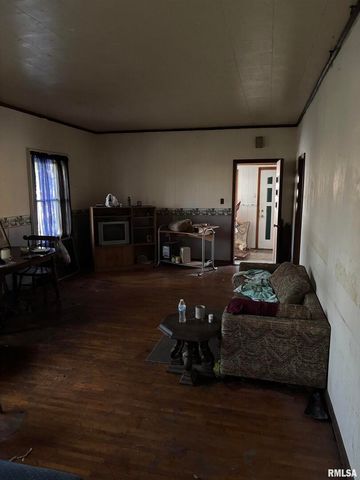 209 N Duquoin Street, Benton, IL 62812