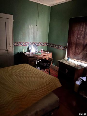 209 N Duquoin Street, Benton, IL 62812