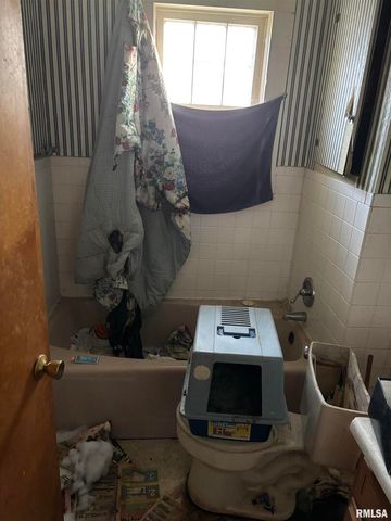 209 N Duquoin Street, Benton, IL 62812