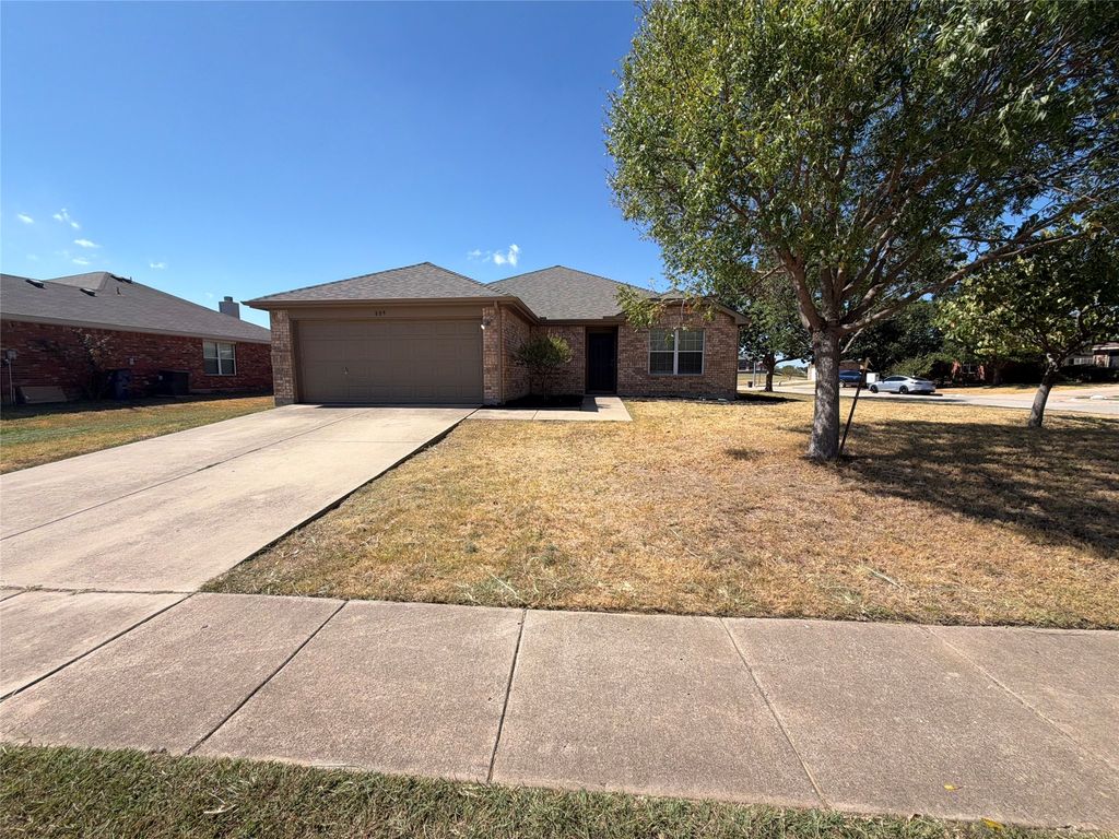809 Canyon Cove Drive, Burleson, TX 76028 — exterior