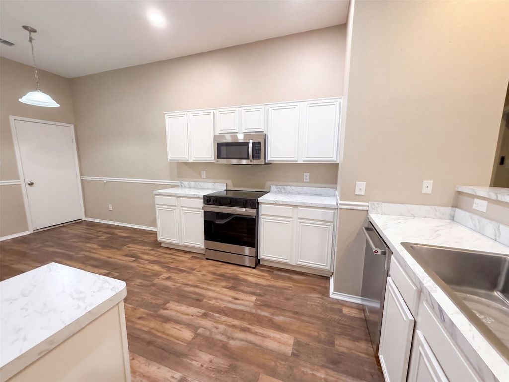 809 Canyon Cove Drive, Burleson, TX 76028 — photo 2