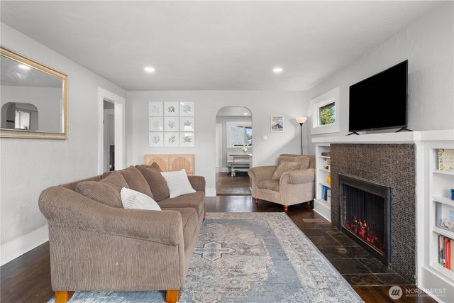 6243 S Warner Street, Tacoma, WA 98409