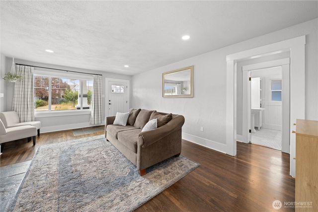 6243 S Warner Street, Tacoma, WA 98409