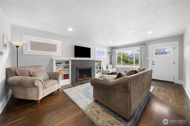 6243 S Warner Street, Tacoma, WA 98409