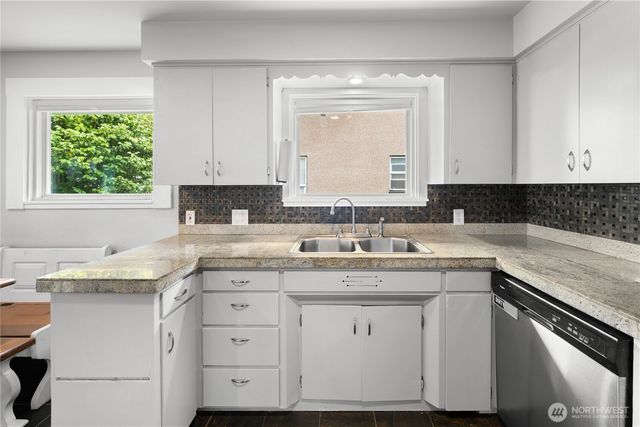 6243 S Warner Street, Tacoma, WA 98409