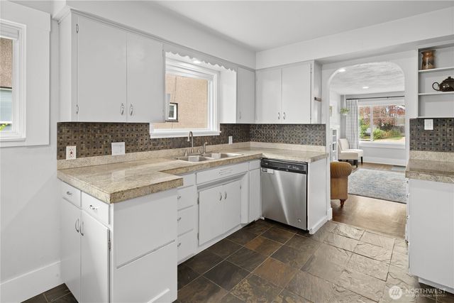 6243 S Warner Street, Tacoma, WA 98409