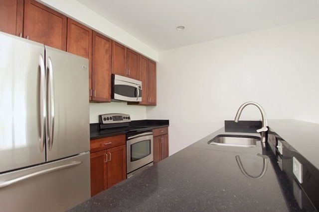 26 New Derby 305, Salem, MA 01970