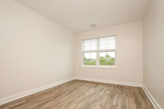26 New Derby 305, Salem, MA 01970