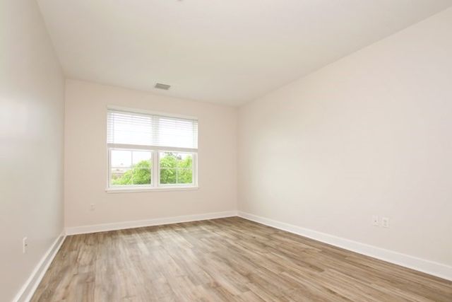 26 New Derby 305, Salem, MA 01970