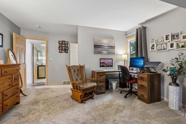 424 Hartwood LANE, Hartland, WI 53029