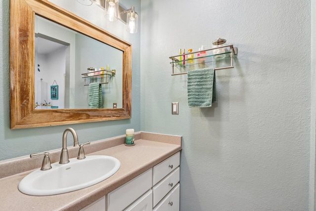 424 Hartwood LANE, Hartland, WI 53029