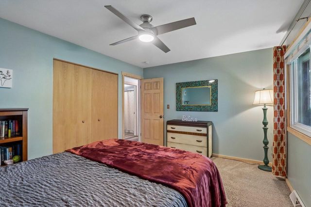 424 Hartwood LANE, Hartland, WI 53029
